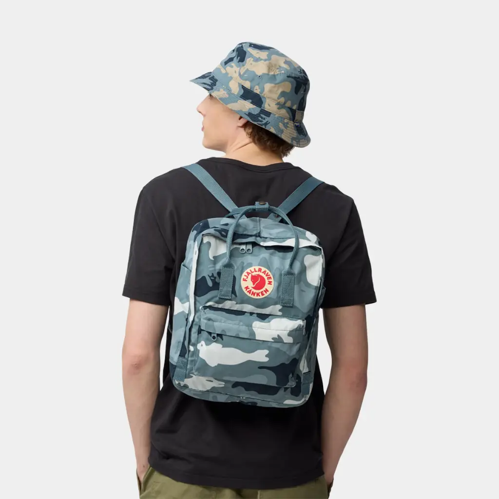 Kånken Graphics Nimbus Blue / Hidden Animals