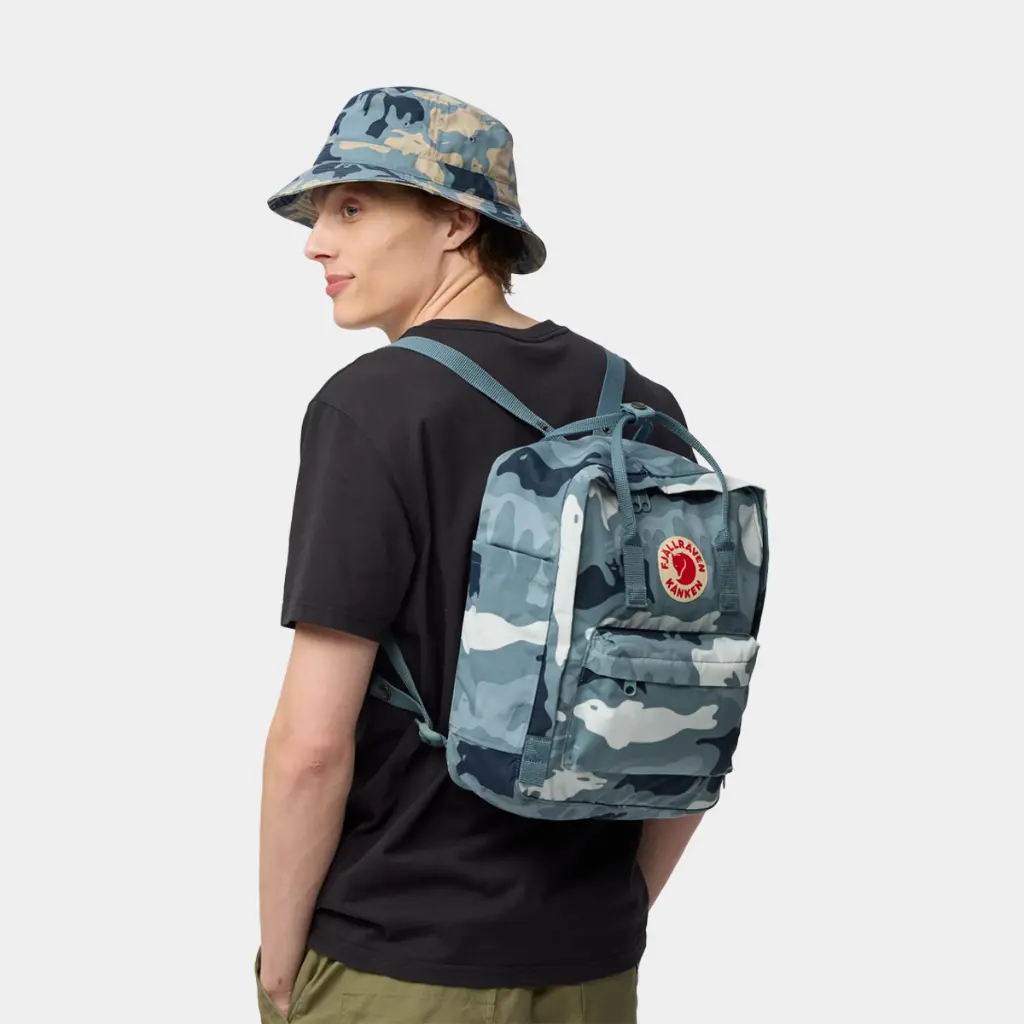 Kånken Graphics Nimbus Blue / Hidden Animals