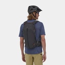 patagonia-dirt-roamer-pack-20l-ink-black-06.jpg