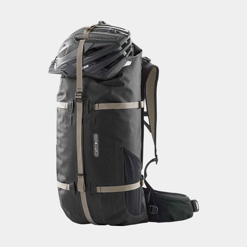 Atrack 35L Black / Beige