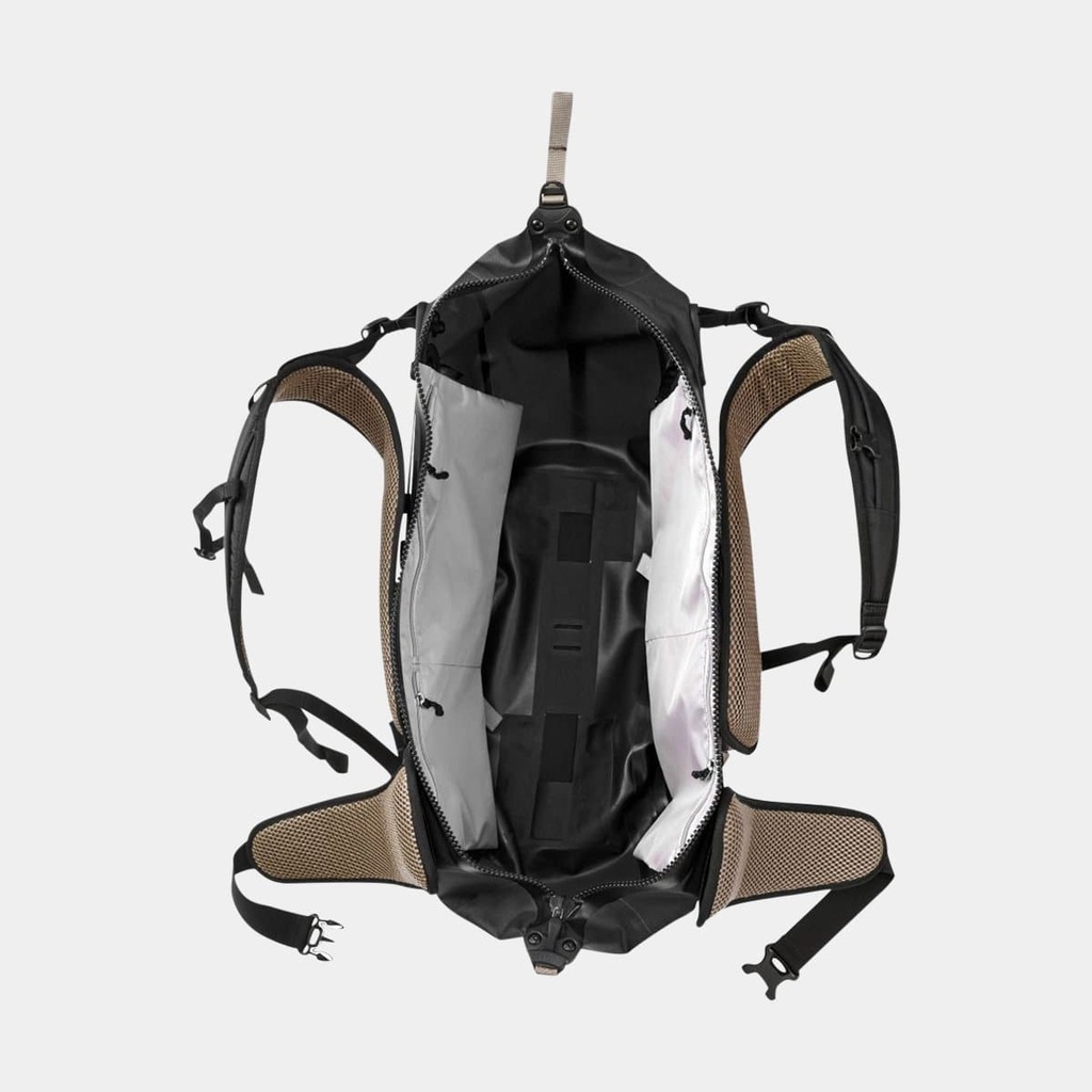 Atrack 35L Black / Beige
