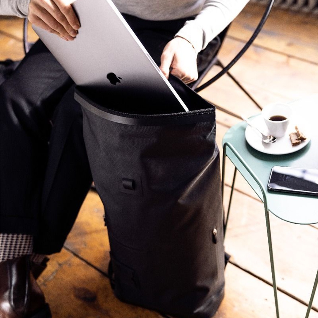 Daypack Metrosphere 21L Black / Embossed