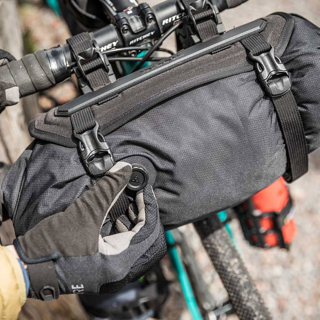FrontLoader 8L Black
